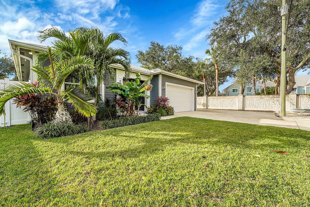 Photo of 17735 Cinquez Park Road W, Jupiter, FL 33458 (MLS # R11036682)