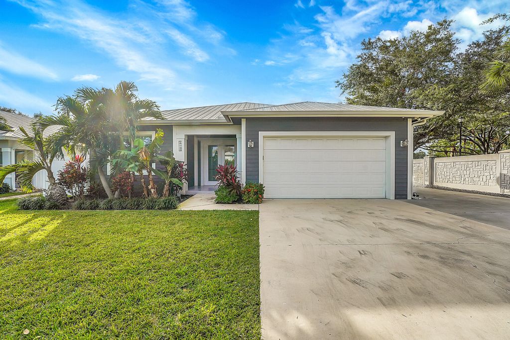 Photo of 17735 Cinquez Park Road W, Jupiter, FL 33458 (MLS # R11036682)