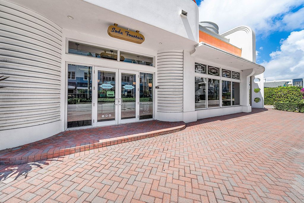 Photo of 124 NE 5th Avenue, Delray Beach, FL (MLS # B26004744)