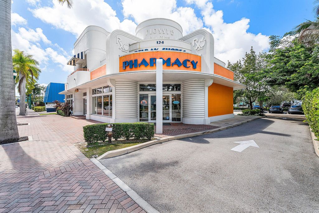 Photo of 124 NE 5th Avenue, Delray Beach, FL (MLS # B26004744)