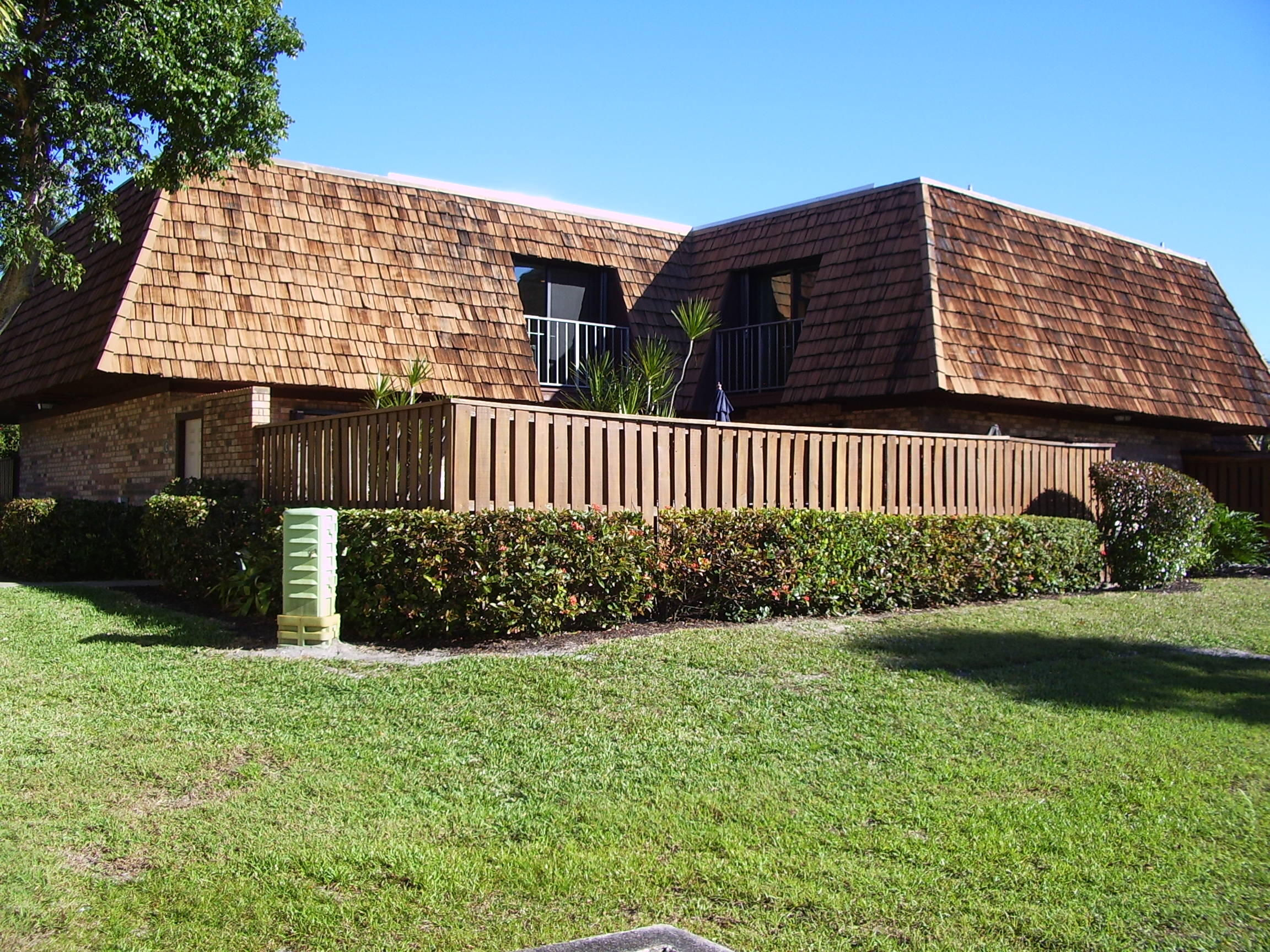 Updated townhouse located in popular Jupiter One neighborhood, 5 minute walk to beach. This home offers a large, fenced courtyard for entertaining or just relaxing. New master bath and new furnishings Community amenities include a heated pool, tennis and pickleball. One dog allowed with owner approval. Offered May thru Sept 2023 at $3000.