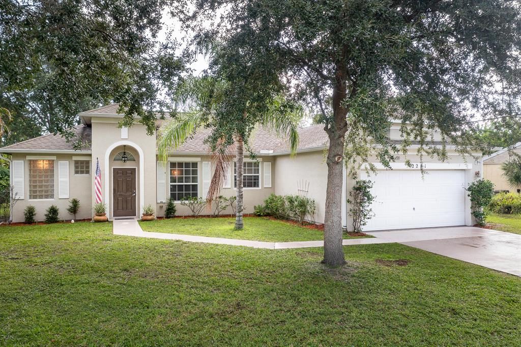 Photo of 2281 SE Holland Street, Port Saint Lucie, FL 34952 (MLS # R10742129)