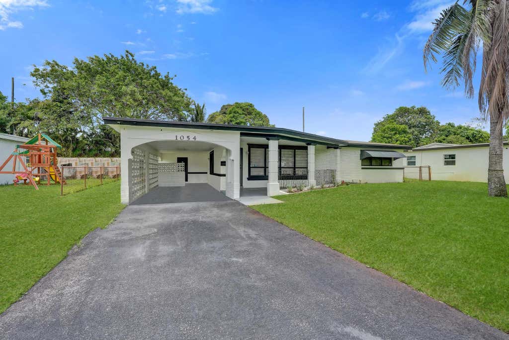 Photo of 1054 Wyoming Avenue, Fort Lauderdale, FL 33312 (MLS # B26042385)