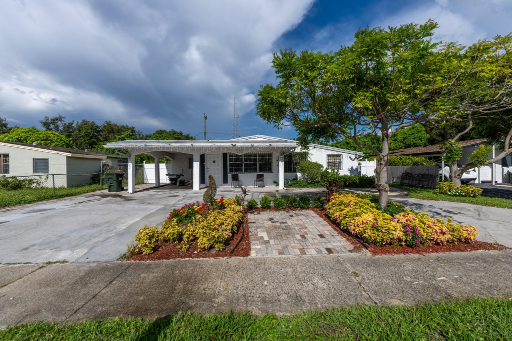 Photo of 406 SW 15TH Terrace, Delray Beach, FL 33444 (MLS # B26071848)