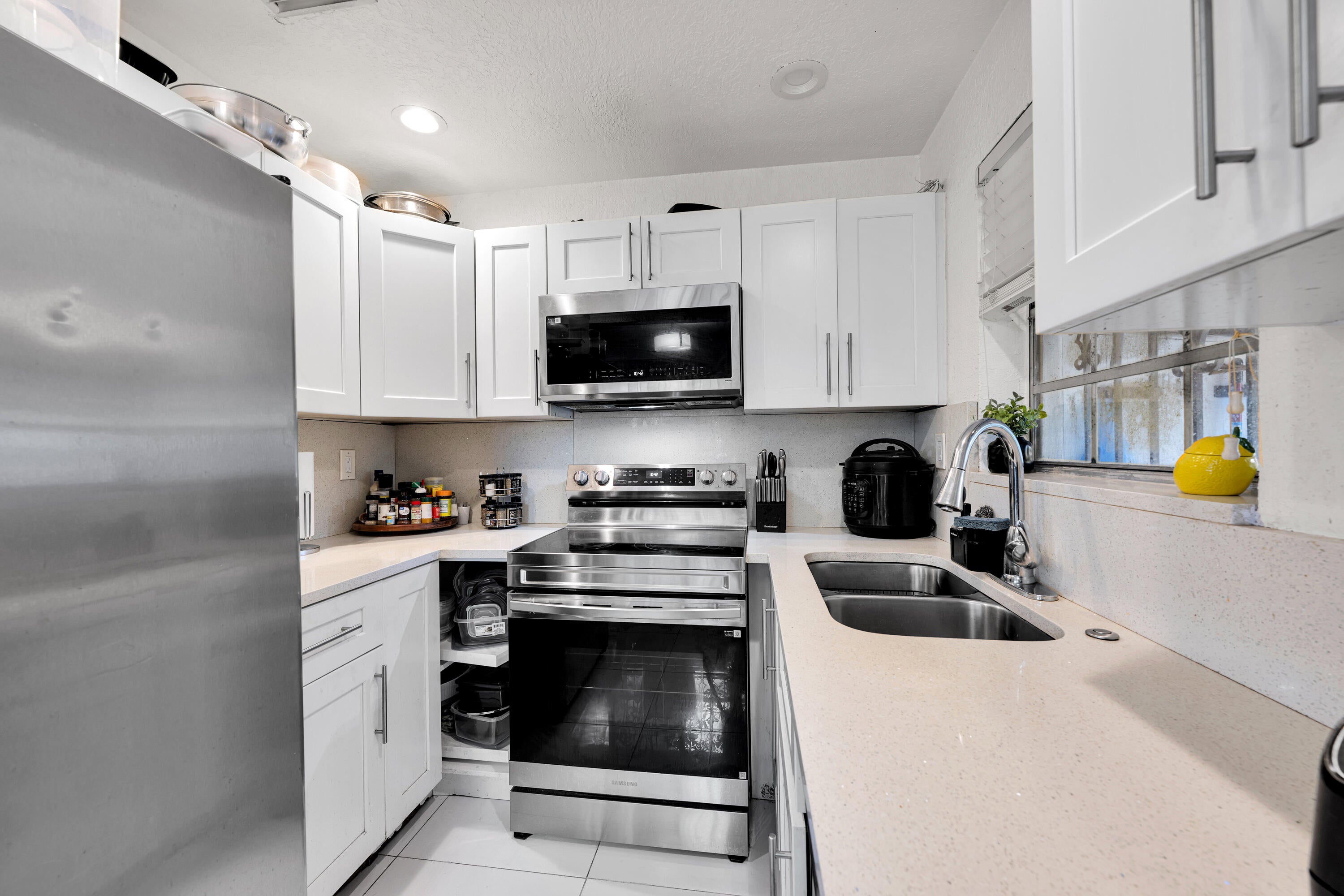406 SW 15TH Terrace