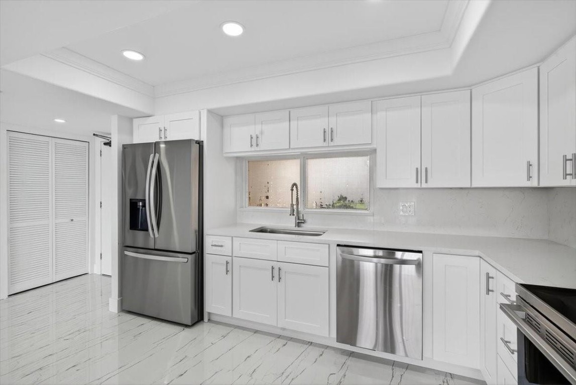 2480 Presidential Way 902