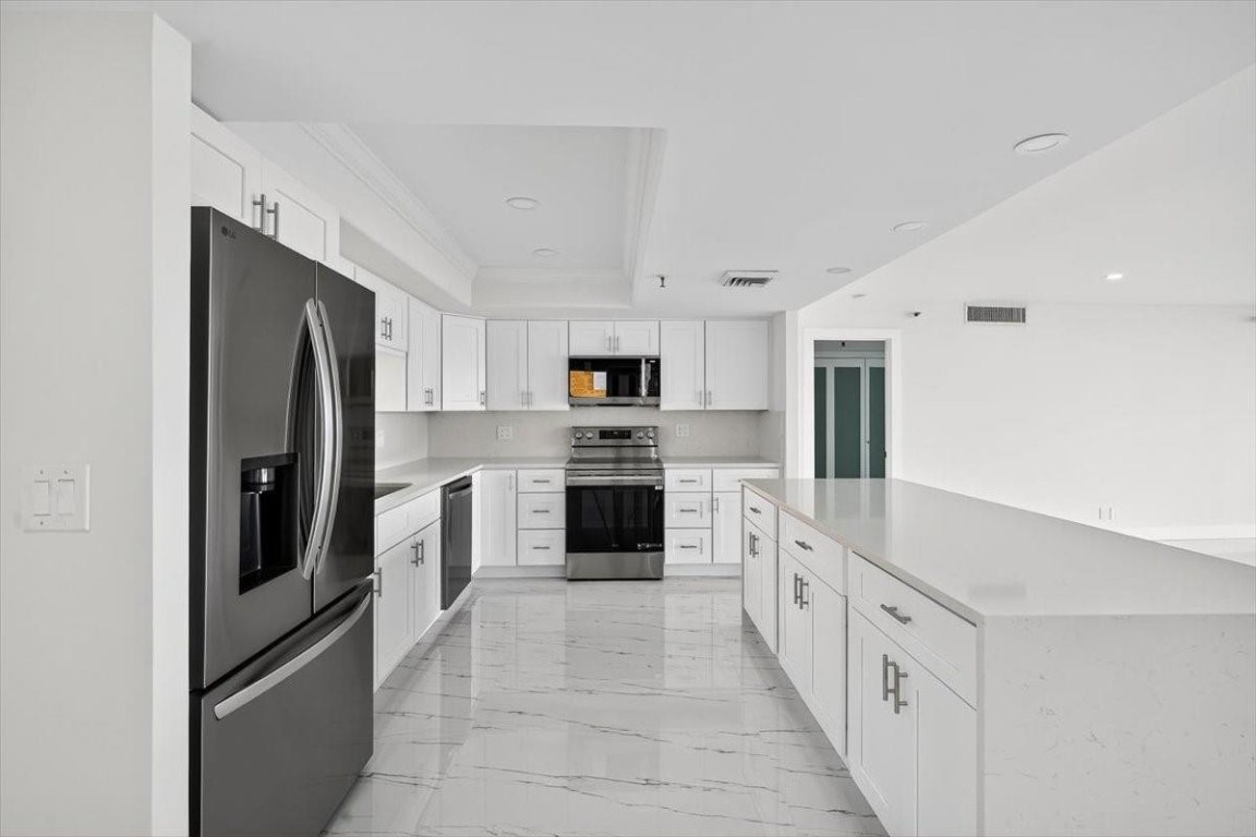 2480 Presidential Way 902