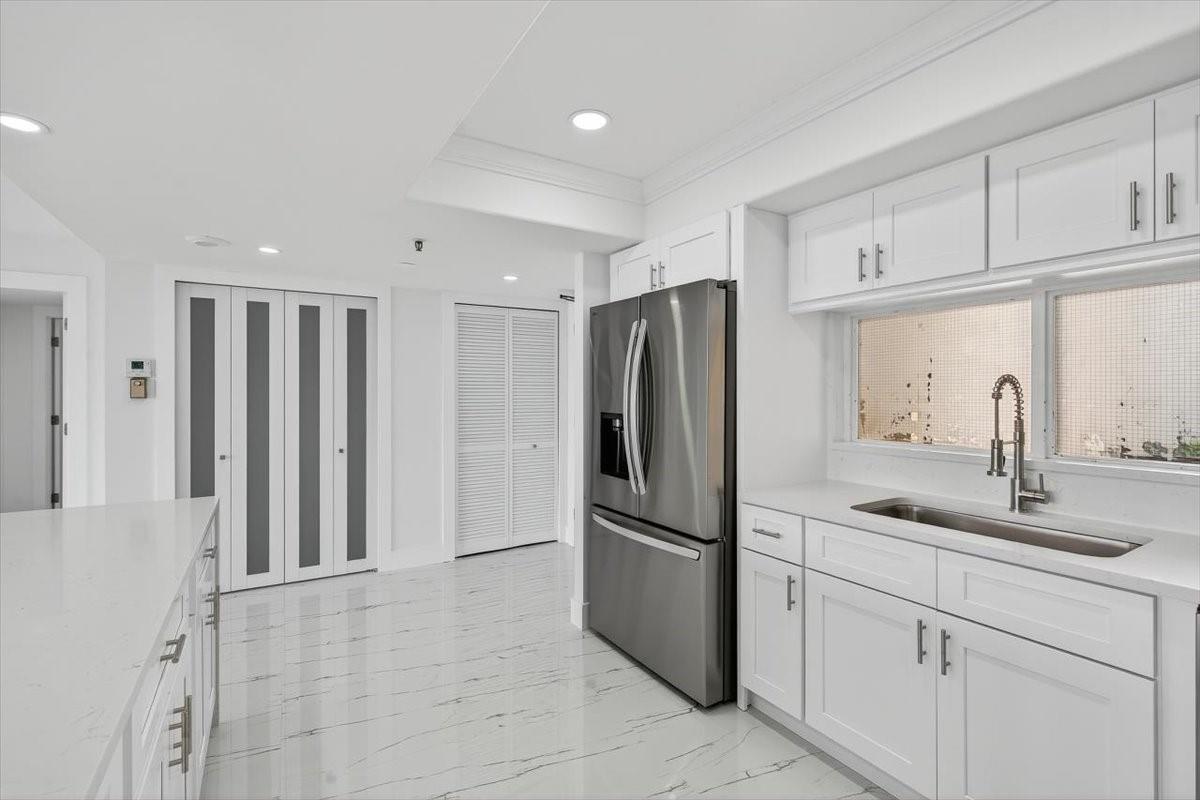 2480 Presidential Way 902