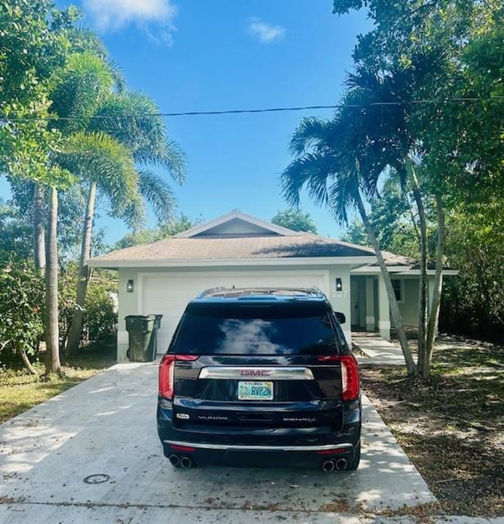 Photo of 237 NW 14th Avenue, Delray Beach, FL 33444 (MLS # F10471173)