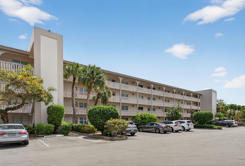 Photo of 3306 Aruba Way #E3, Coconut Creek, FL 33066 (MLS # B26011375)