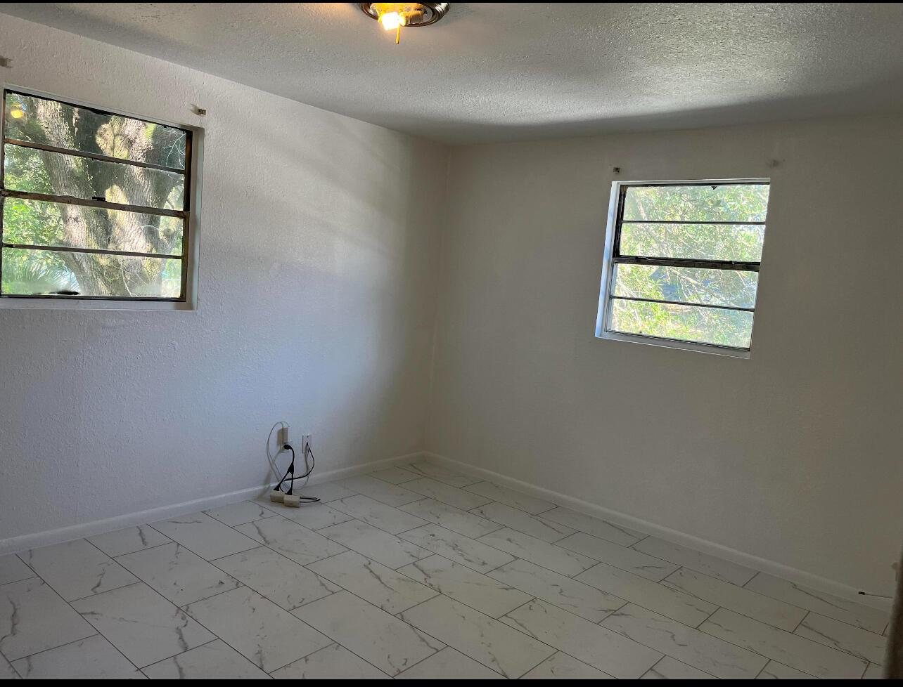 929 W 27th Street