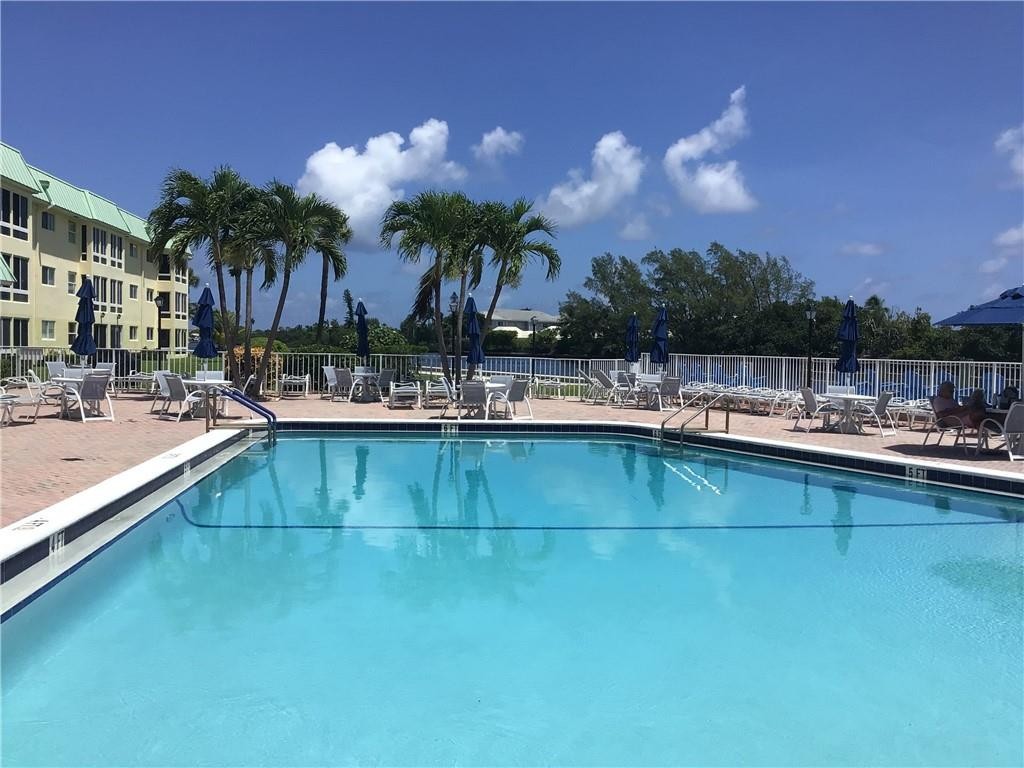 COLONIAL CLUB CONDO SEC 1 - Residential