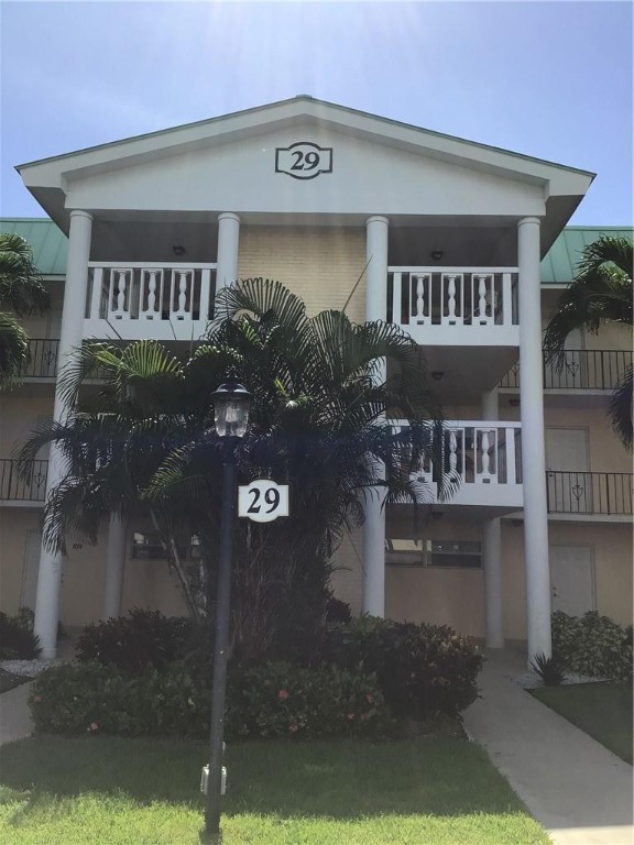 COLONIAL CLUB CONDO SEC 1 - Residential