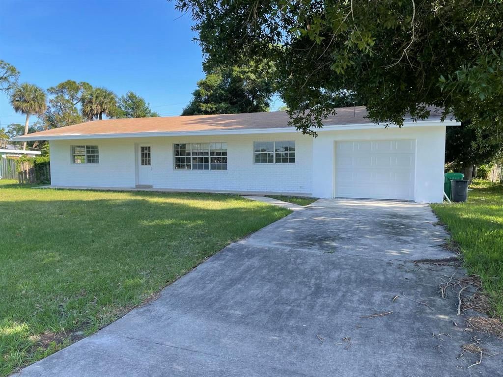 Photo of 7603 Sebastian Road, Fort Pierce, FL 34951 (MLS # R10704848)