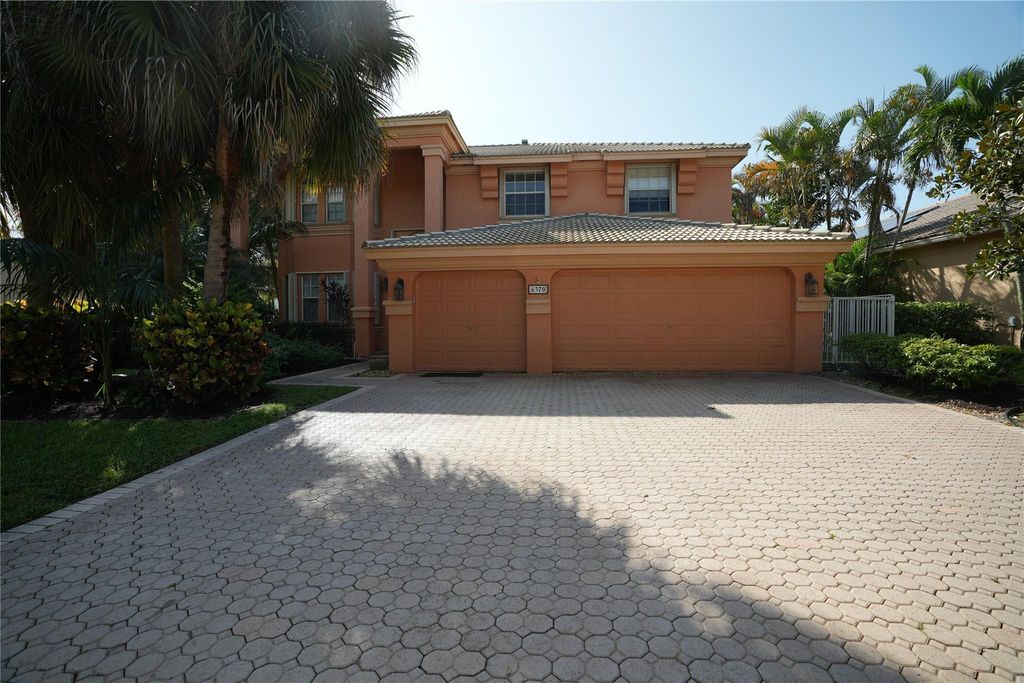 Photo of 6370 Stonehurst Circle, Lake Worth, FL 33467 (MLS # F10389604)