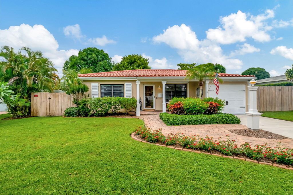 Photo of 228 NE 17th Street, Delray Beach, FL 33444 (MLS # R11022170)