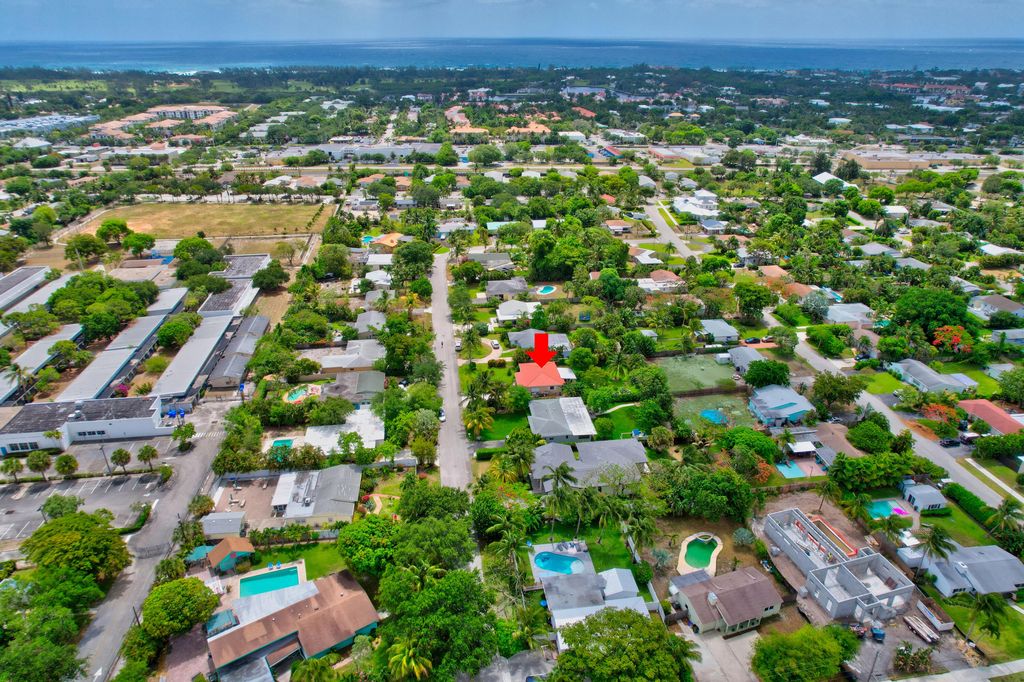 Photo of 228 NE 17th Street, Delray Beach, FL 33444 (MLS # R11022170)