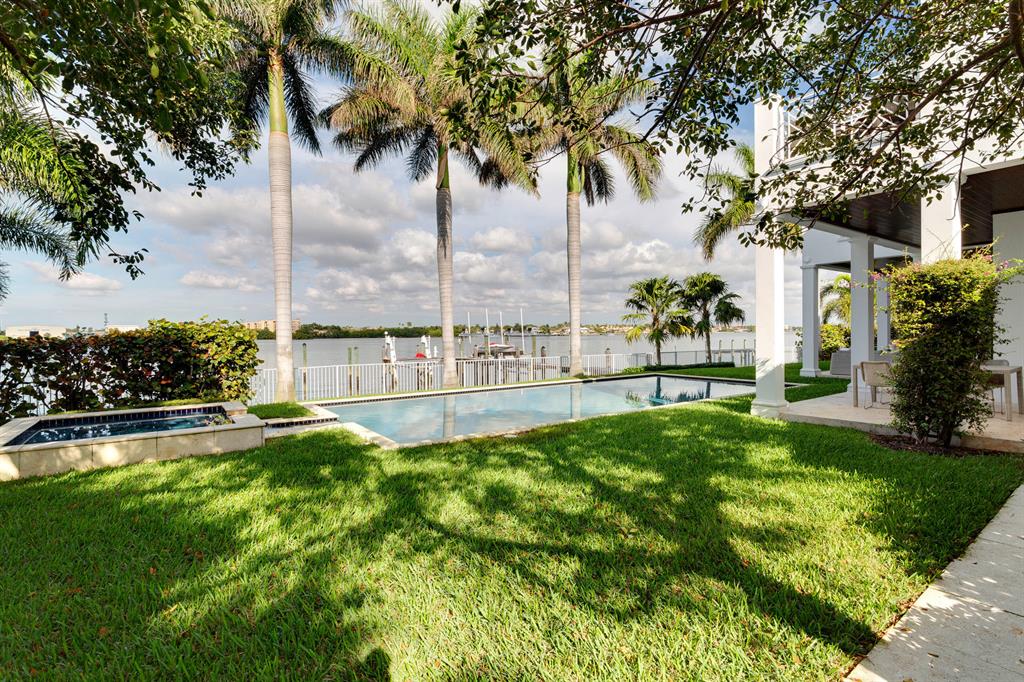 POINT MANALAPAN 9 - Residential