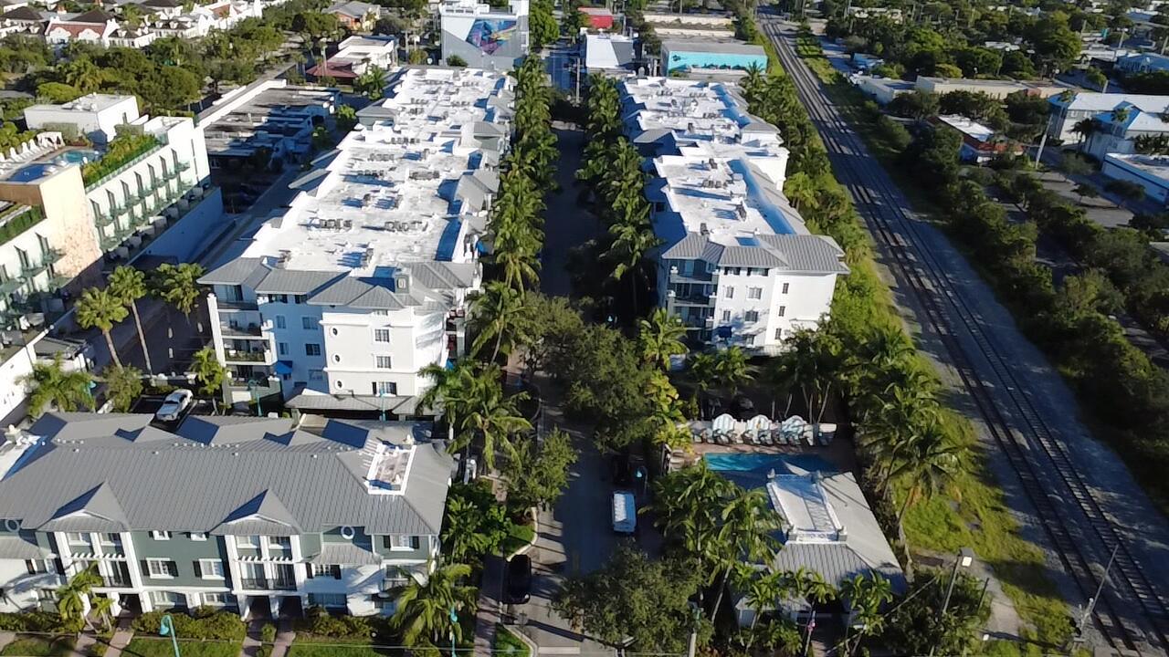 PINEAPPLE GROVE VILLAGE C - Residential