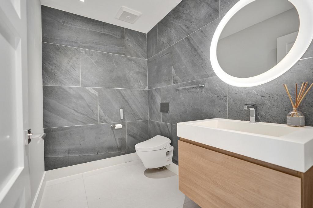 LAKE ROGERS ISLE UNIT E - Residential