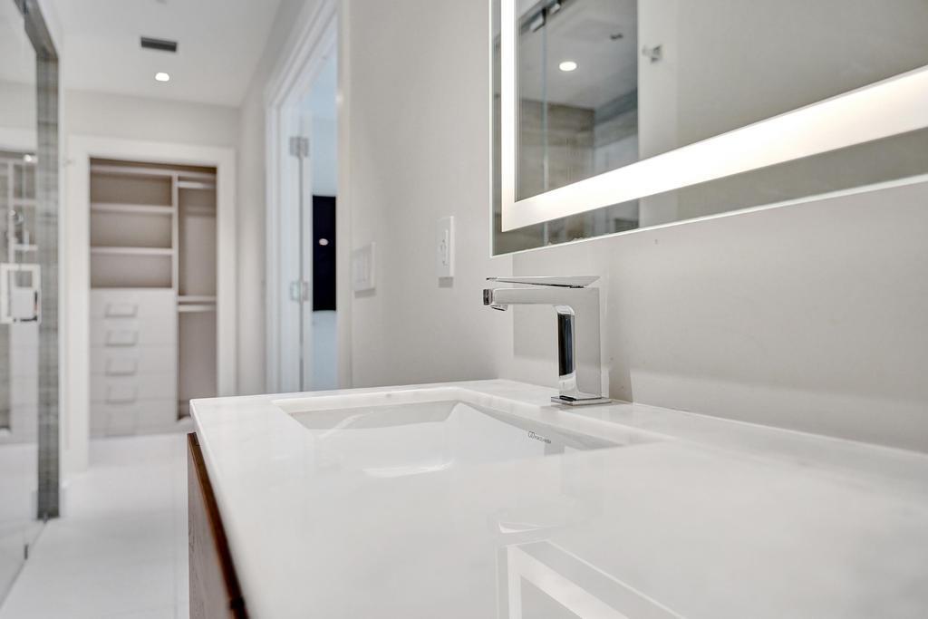 LAKE ROGERS ISLE UNIT E - Residential