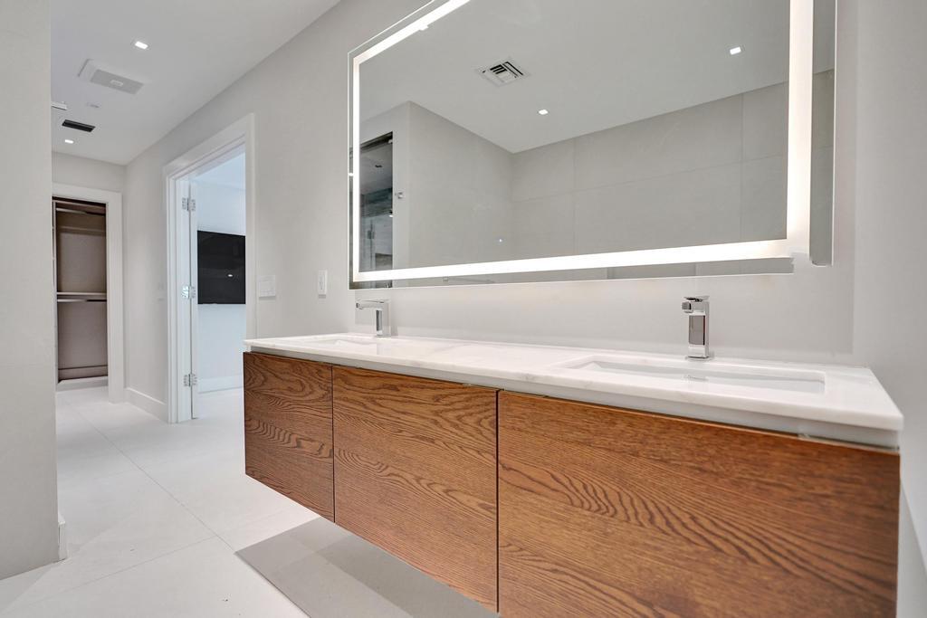 LAKE ROGERS ISLE UNIT E - Residential