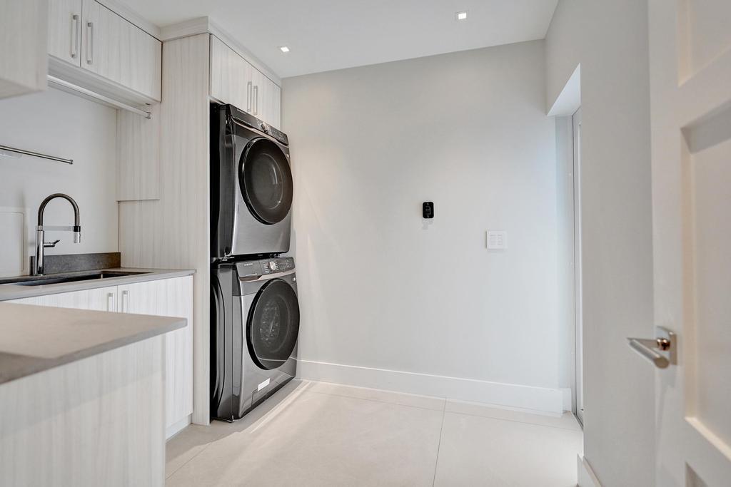 LAKE ROGERS ISLE UNIT E - Residential