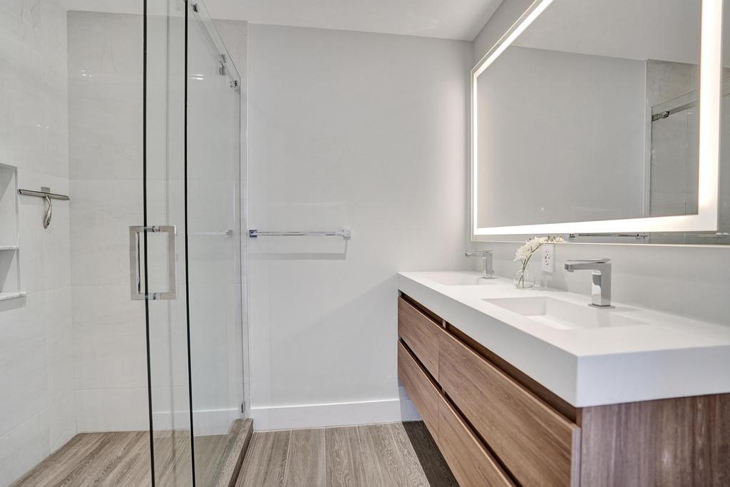 LAKE ROGERS ISLE UNIT E - Residential