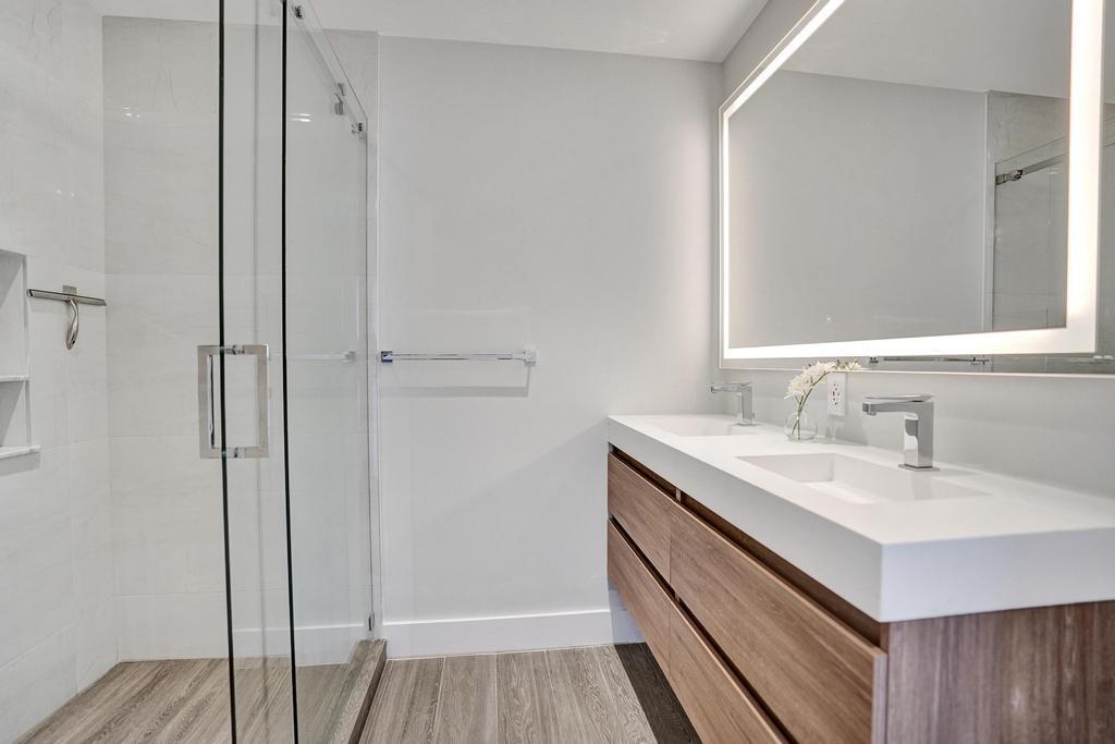 LAKE ROGERS ISLE UNIT E - Residential