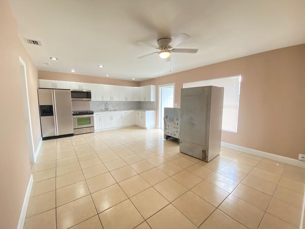 Photo of 16 NE 9th Avenue, Deerfield Beach, FL 33441 (MLS # B26091554)