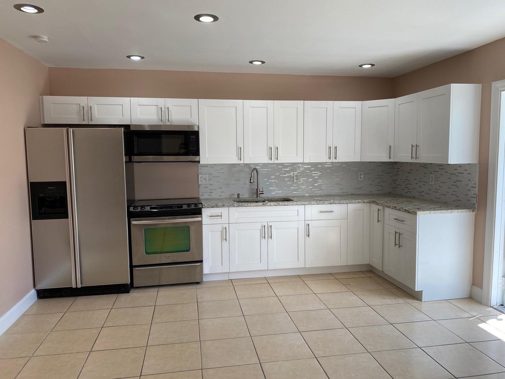 Photo of 16 NE 9th Avenue, Deerfield Beach, FL 33441 (MLS # B26091554)