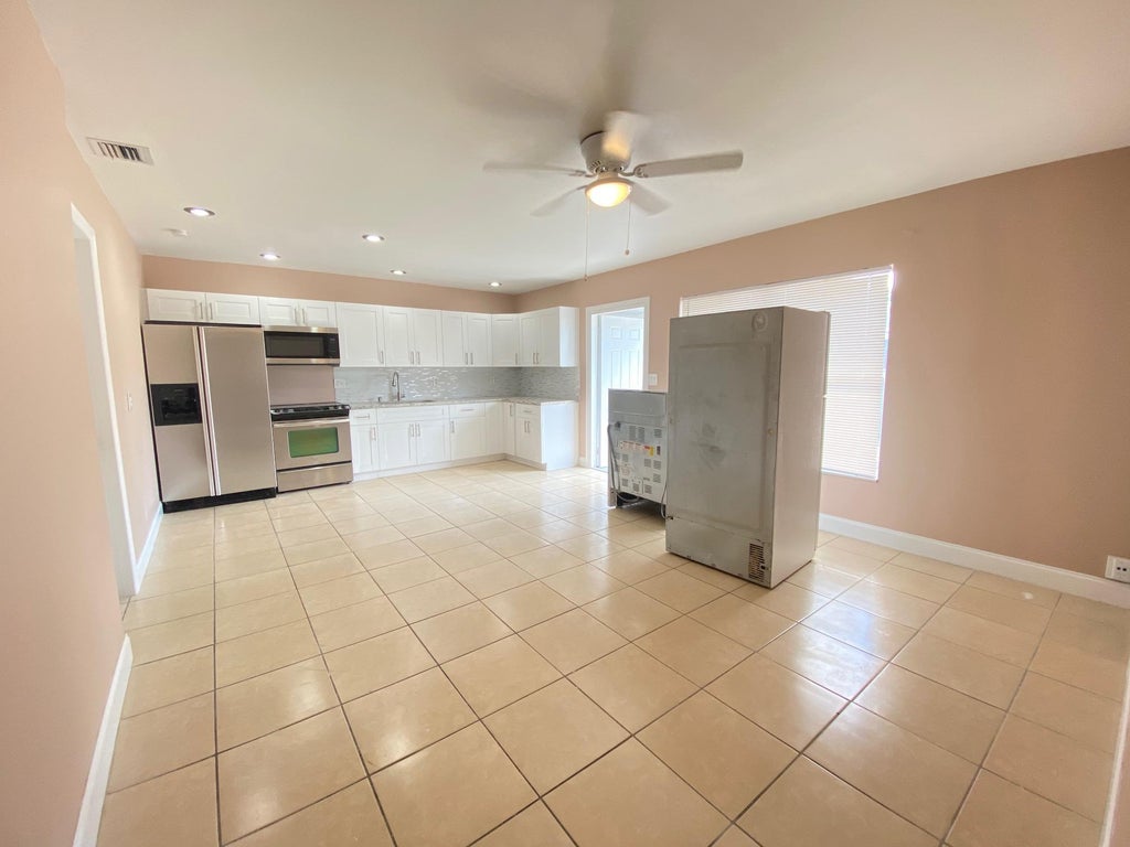 Photo of 16 NE 9th Avenue, Deerfield Beach, FL 33441 (MLS # B26091554)