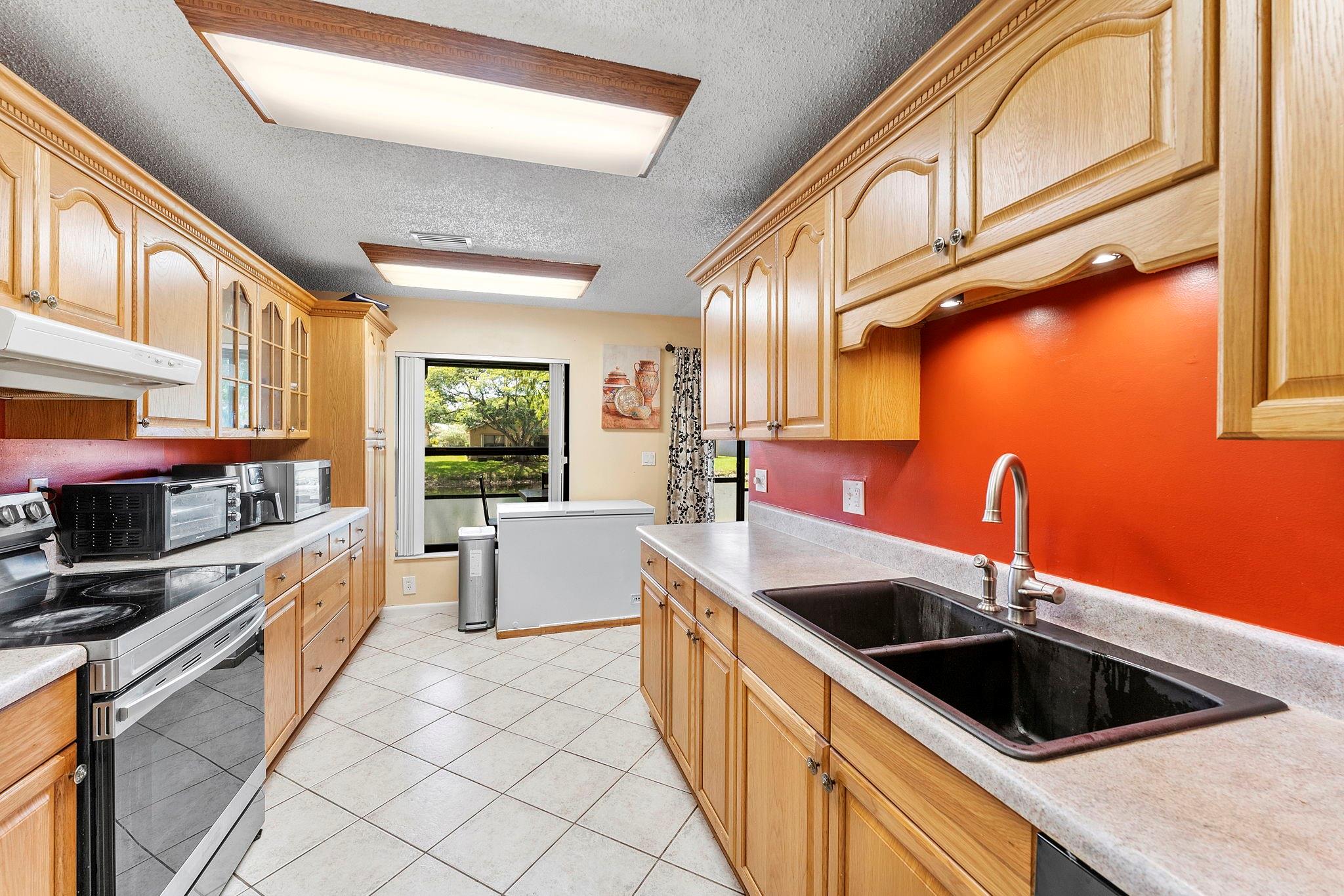 Golden Raintree III - Residential