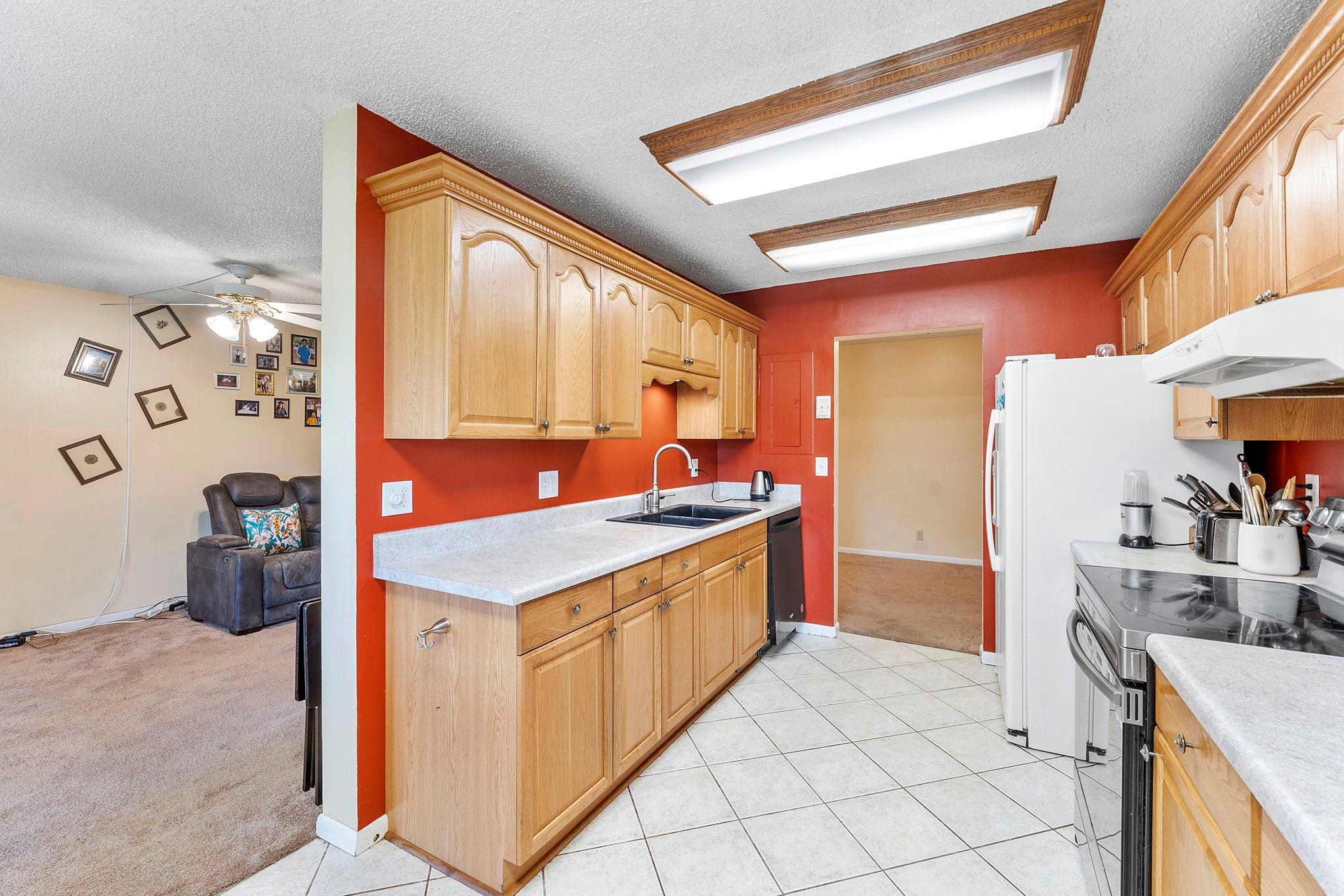 Golden Raintree III - Residential