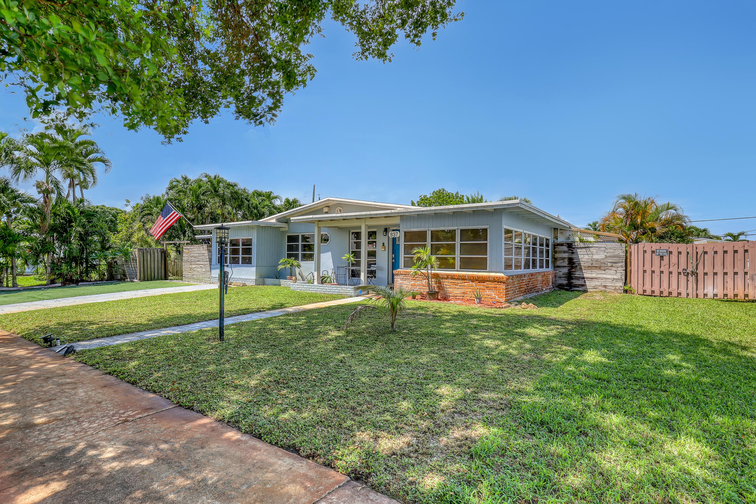 937 W DUVAL Street