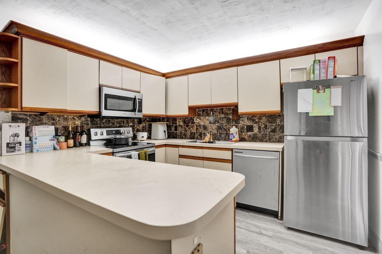 Properties 4628 Suburban Pines Drive