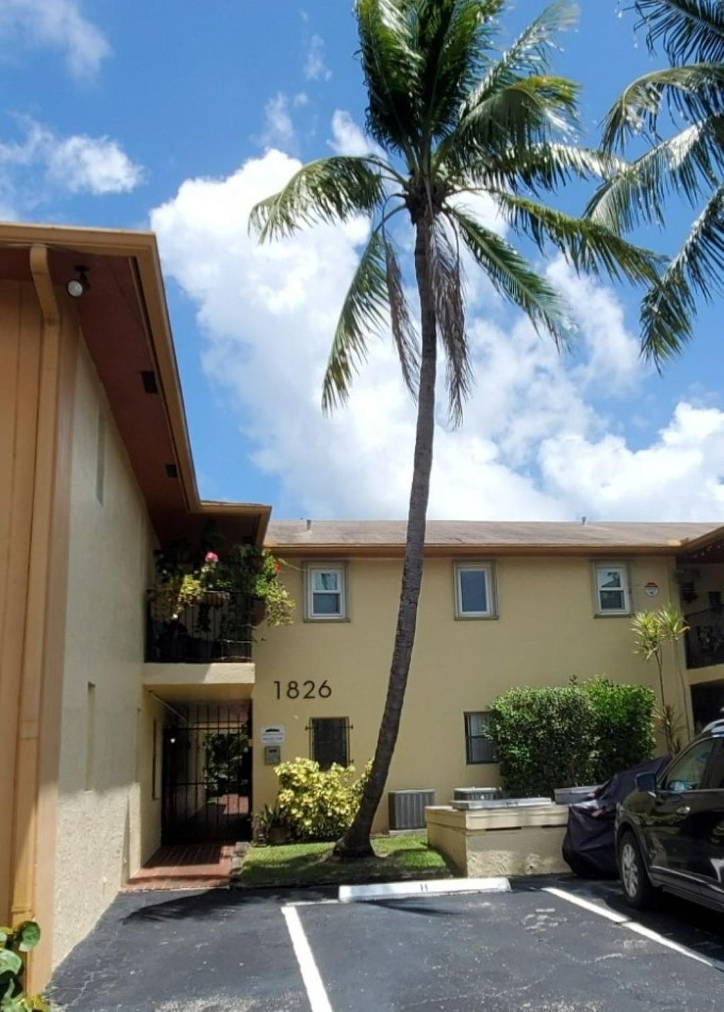 Photo of 1826 N Dixie Highway #102, Fort Lauderdale, FL 33305 (MLS # F10420640)