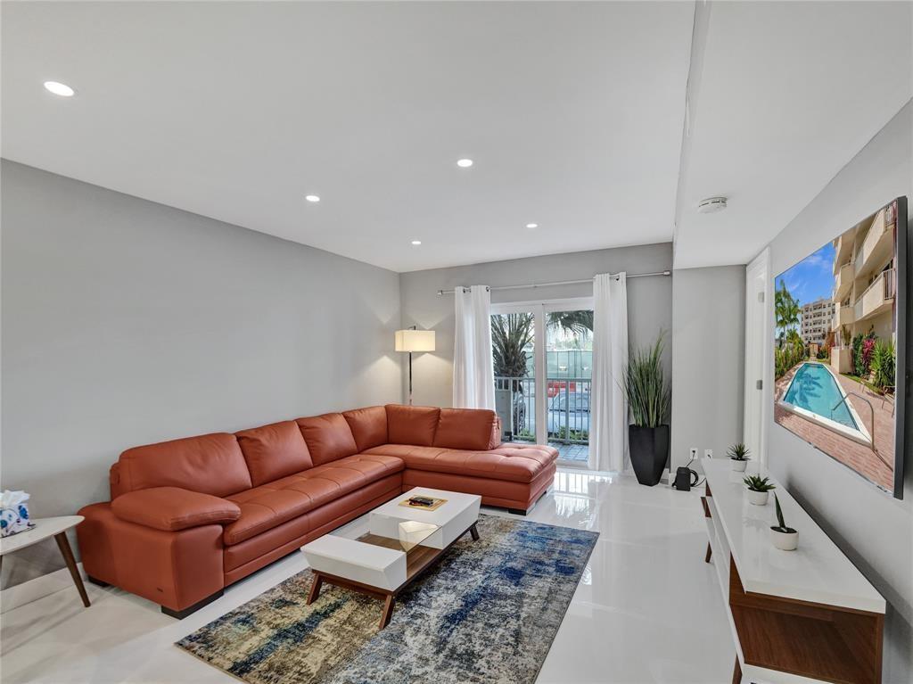 200 S Birch Rd 101