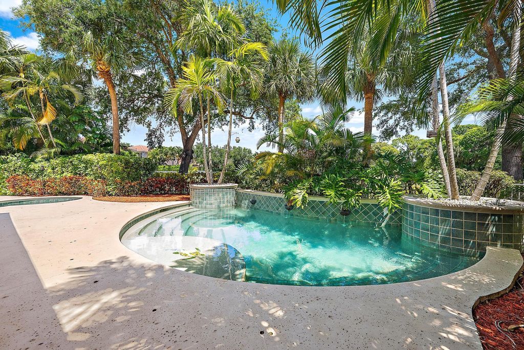 Photo of 4474 Thornwood Circle, Palm Beach Gardens, FL 33418 (MLS # R11085877)