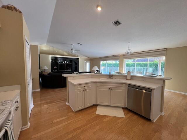 Yacht Harbor Manor - Residential Lease