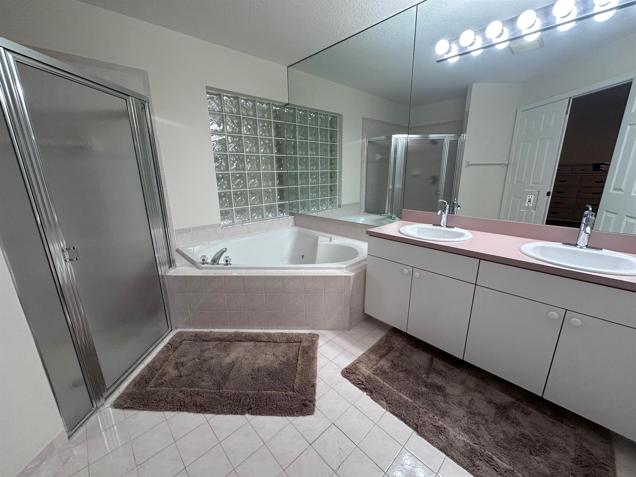 Yacht Harbor Manor - Residential Lease