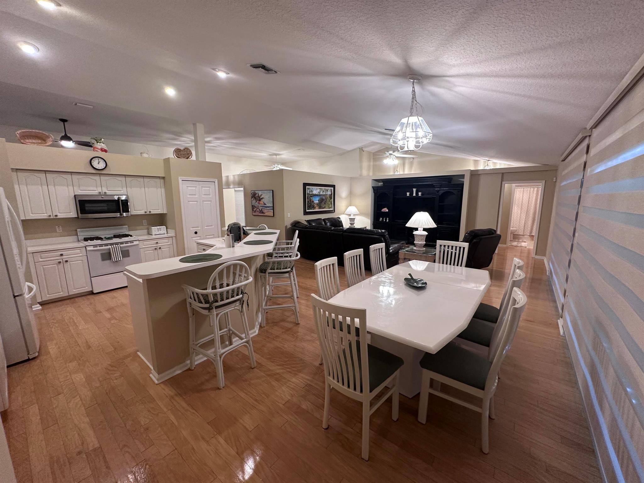Yacht Harbor Manor - Residential Lease