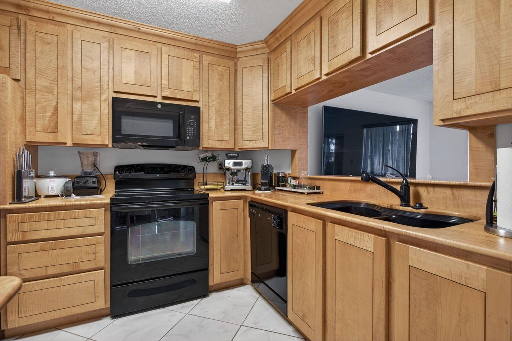 Photo of 2274 Discovery Circle W #2274, Deerfield Beach, FL 33442 (MLS # R11165425)