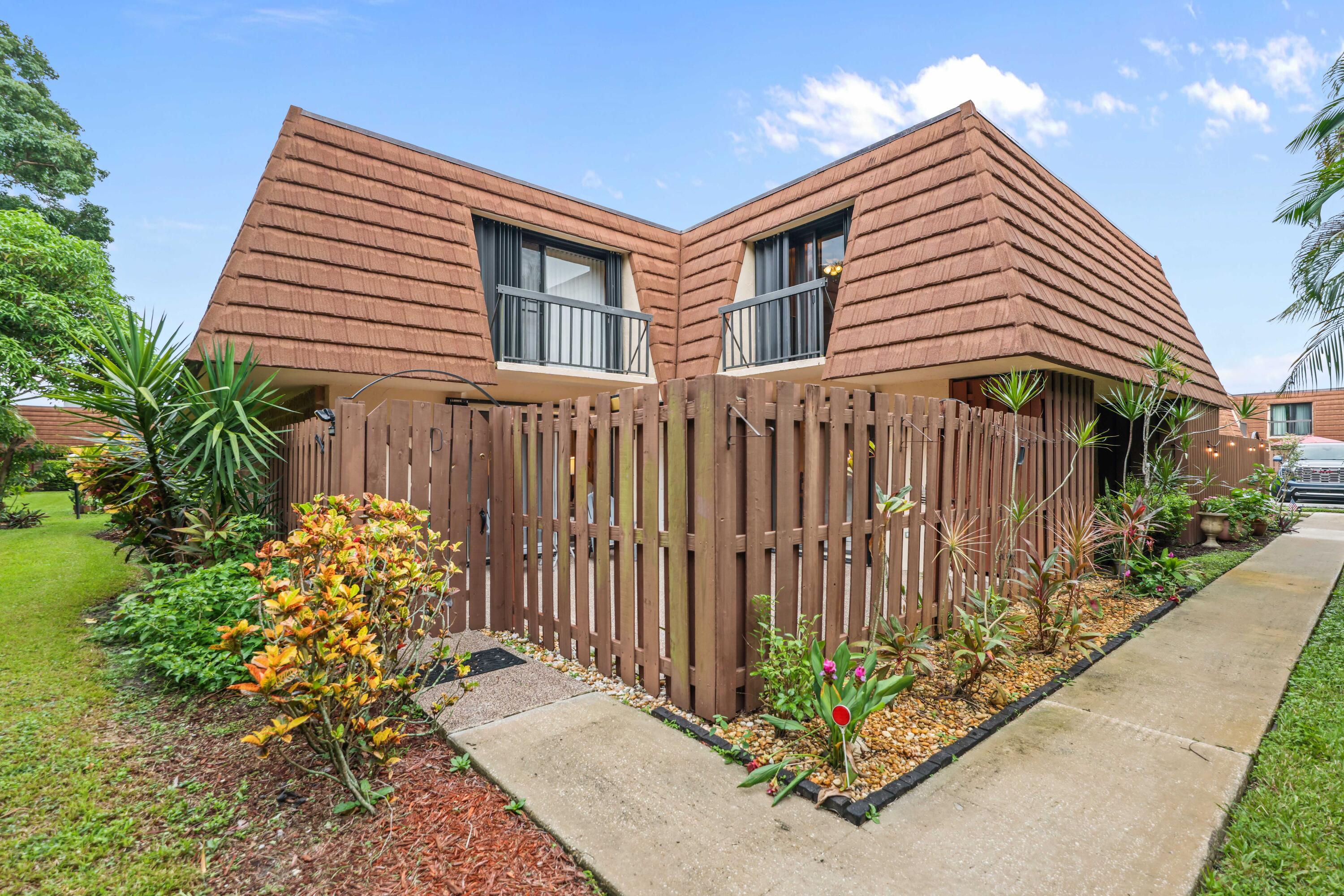 825 CENTER Street 39D