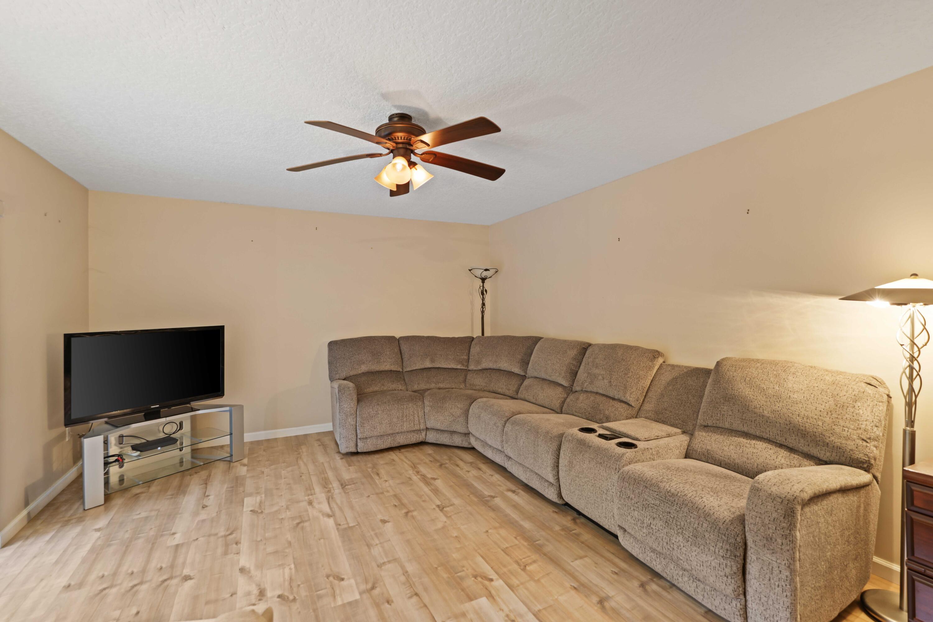 825 CENTER Street 39D