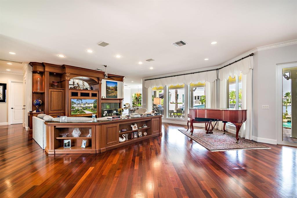 SUN AND SURF CLUB COMMUNI - Residential