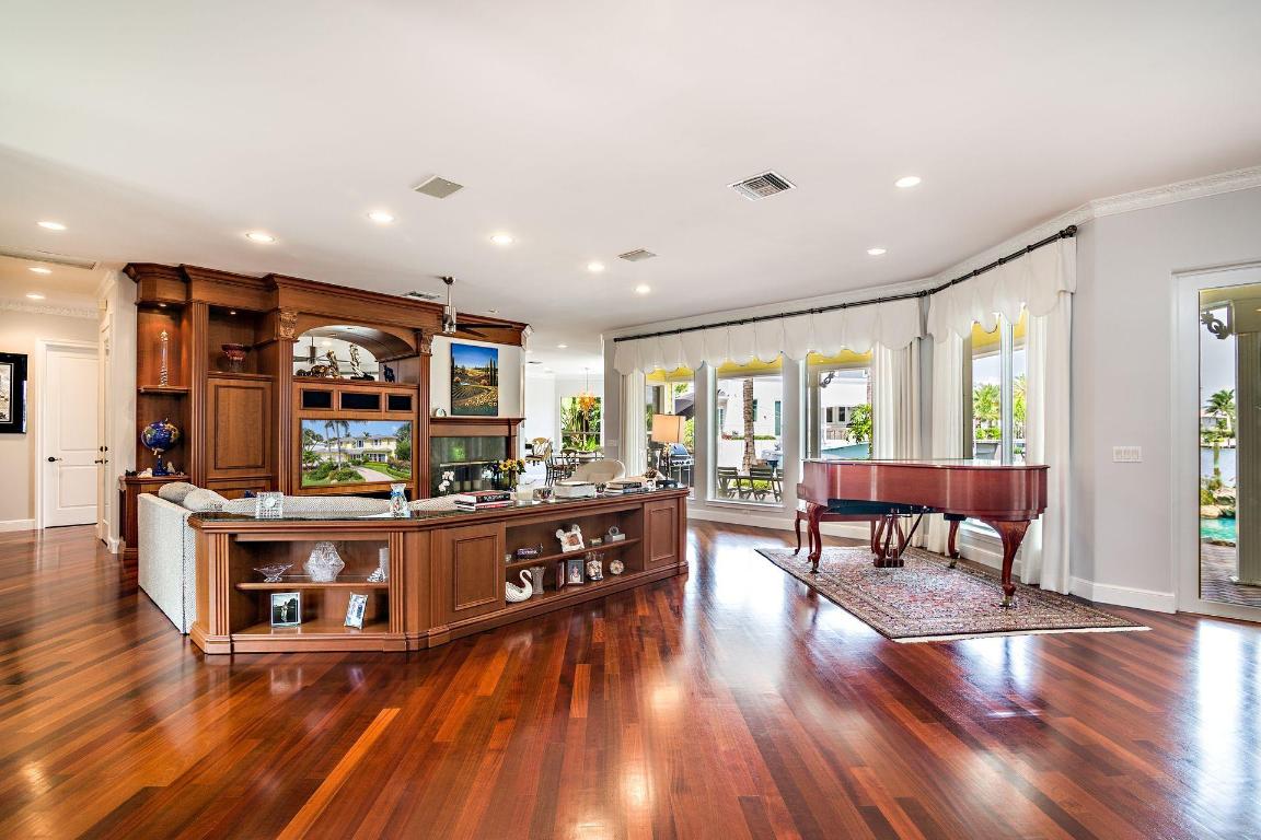 SUN AND SURF CLUB COMMUNITY - Residential