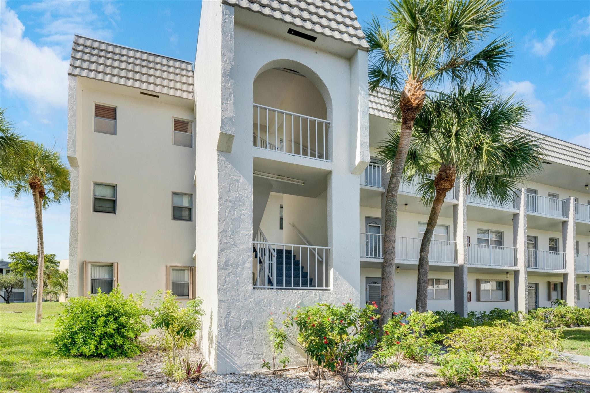 8510 Sunrise Lakes Blvd 208