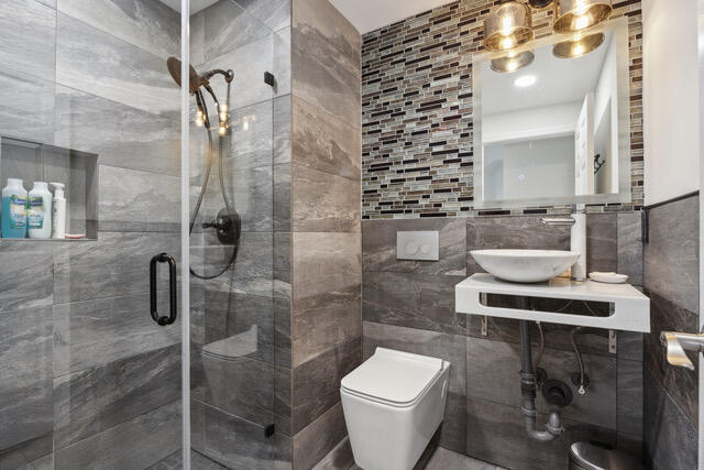 LAKEFIELD OF THE LANDINGS AT WELLINGTON 3B - Residential Lease