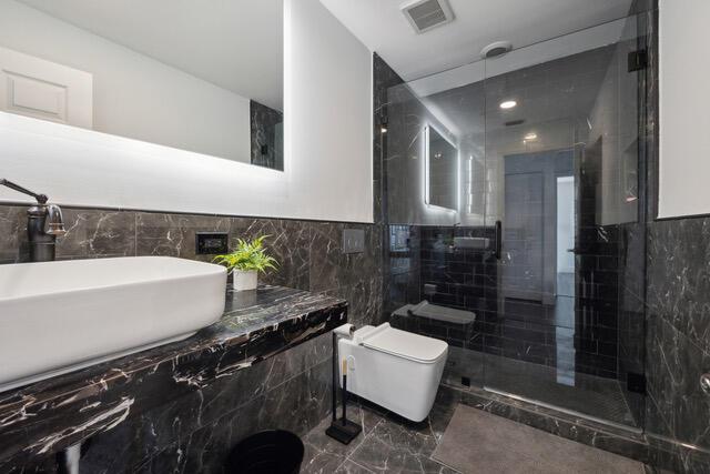 LAKEFIELD OF THE LANDINGS - Residential Lease